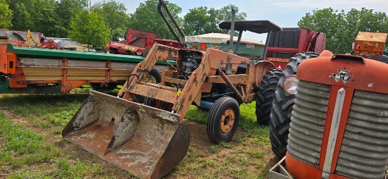 Kubota M4000 Tractor w/Loader (Runs)