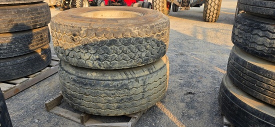 2-425/65R22.5 Truck Tires & Rims