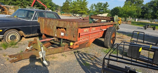 New Idea 213 Manure Spreader