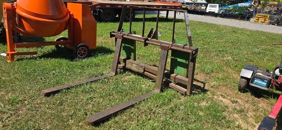 John Deere Pallet Forks