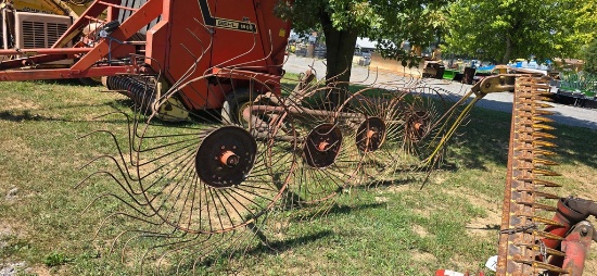 Massey Ferguson 4 Wheel 3pt. Wheel Rake