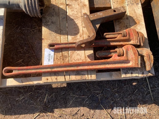 (2) Pipe Wrenches & Receiver Hitch [YARD 1]