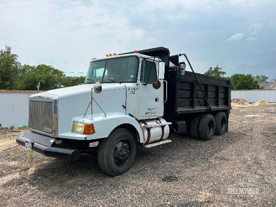 1996 Volvo T/A Dump Truck [YARD 5]