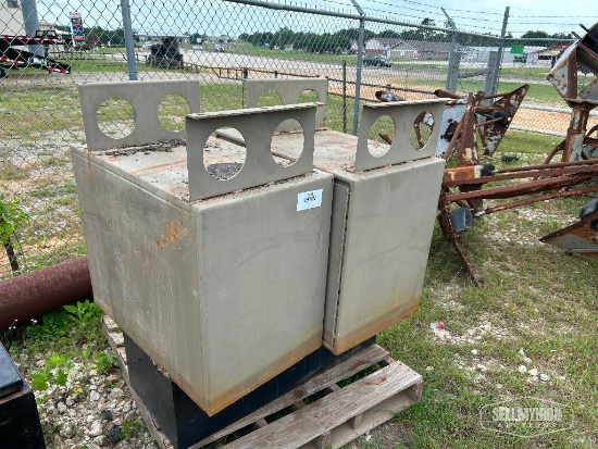 2 Toolboxes with Mounting Brackets [YARD 2]