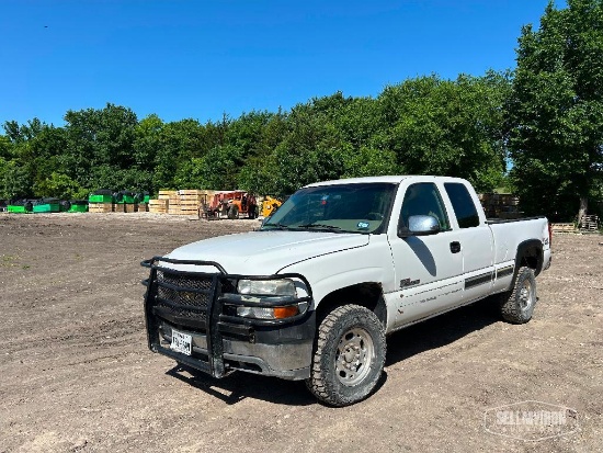 2001 Chevrolet 2500 HD Ext Cab 4x4 Pickup Truck [YARD 1]