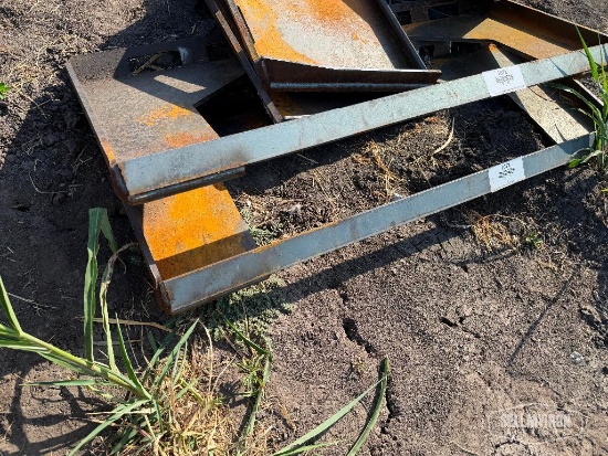 Unused 2026 Wolverine QMP1-16-10T 3/8in Cut Out Mount Plate Skid Steer Attachment [YARD 1]