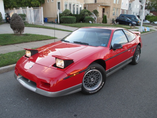 1986 Pontiac Fiero GT, 4-Speed Manual