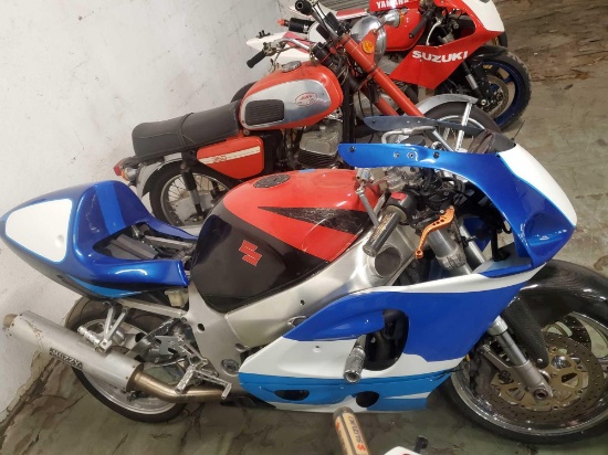 1999 Suzuki GSXR 750 Race Bike