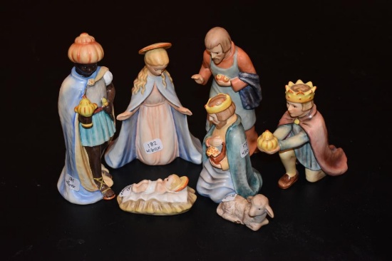 7 Nativity figurines