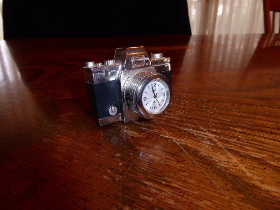 Maker: Waterbury/Timex - Model: Novelty Canon 35mm Camera clock - Movement: Quartz