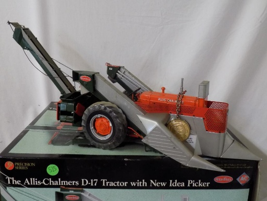 AC D-17 tractor with new idea picker, Precision Series, 1/16 scale, with box