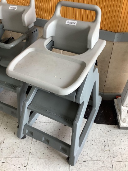 Rubbermaid rolling highchair