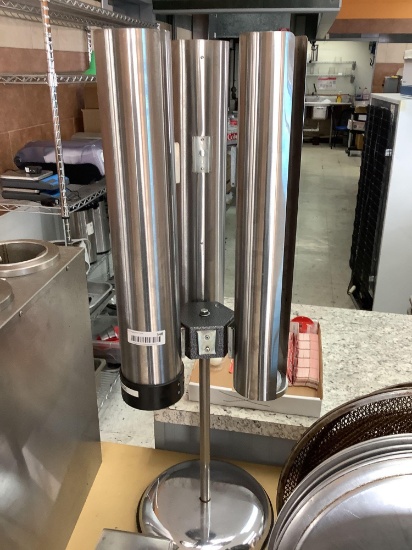 Large and small cup dispenser with lid rack