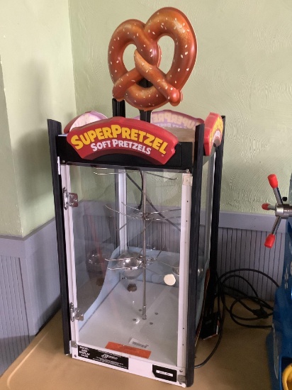 Model 2000 soft pretzel display case