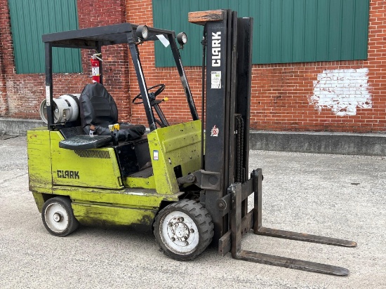 6000 lb Clark Propane Forklift. 3 Stage Mast. Model GCS30MB