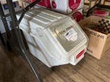 Rubbermaid canister