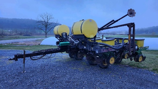 John Deere 7200, 12 Row Corn Planter W/Liquid Applicators.
