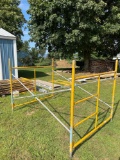 1 Set of Scaffolding w/Braces