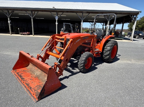 Kubota L3940 Loader Tractor