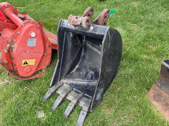 18 Backhoe Digging Bucket