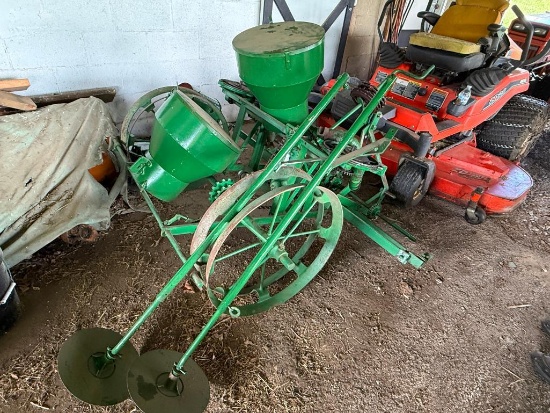 Oliver Superior 2 Row, 3 Pt Planter, 310-D-827