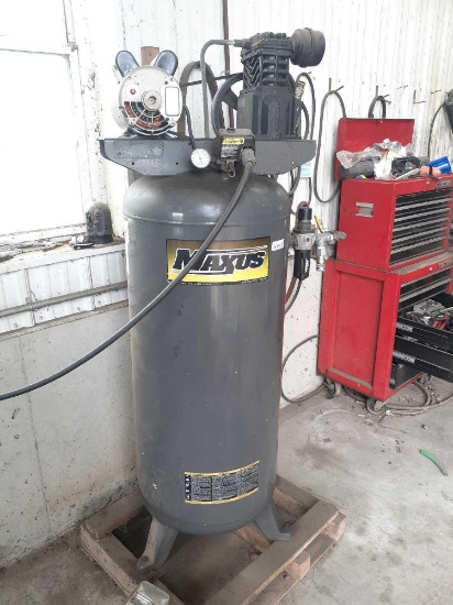 60 gallon 135 max PSI Maxus upright air compressor