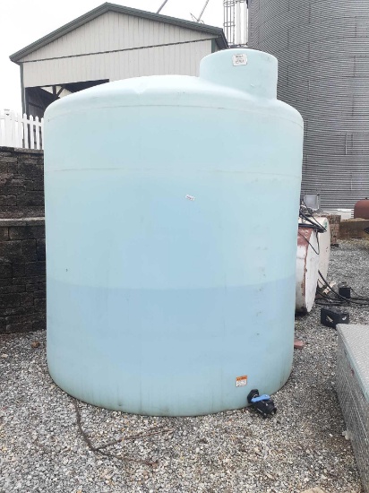 3000 gallon poly tank