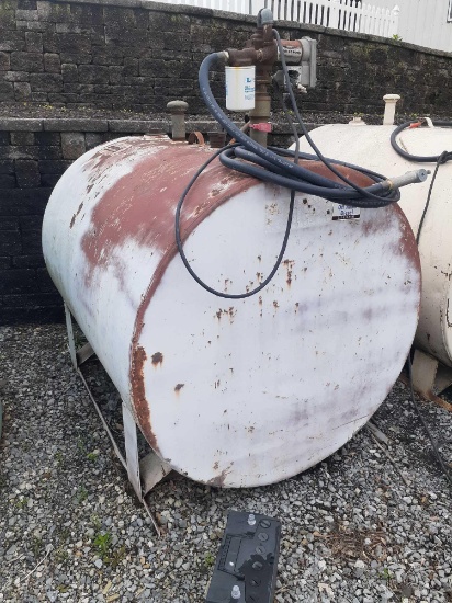 400 gallon fuel tank with 12 volt DC pump