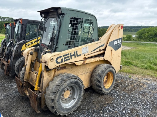 Gehl 6640 turbo two speed skid loader, hand controls with 2914 hours, heated cab