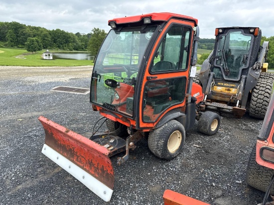 Kubota F36804X4 with 3332 hours with 62 inch angle blade with poly and cold weather cab