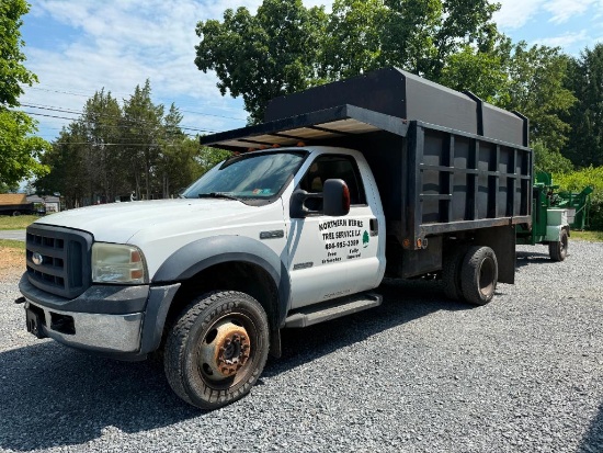 2007 Ford F550 Dump Truck w/Landcape box & chipper top