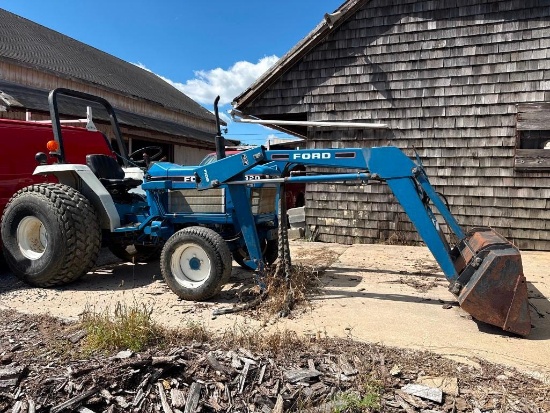 Ford 1920 Tractor w/loader