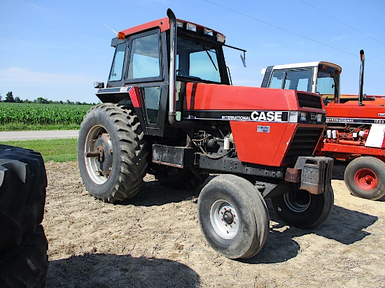 1985 CASE 1896 TRACTOR
