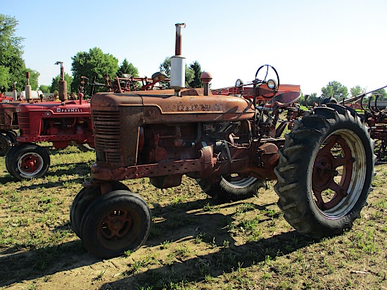 FARMALL M TRACTOR