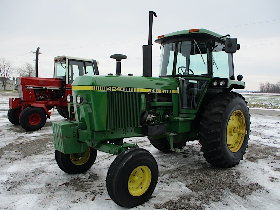 JD 4240 TRACTOR