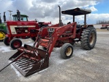 IH 884 TRACTOR & LOADER