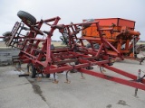 IH FIELD CULTIVATOR