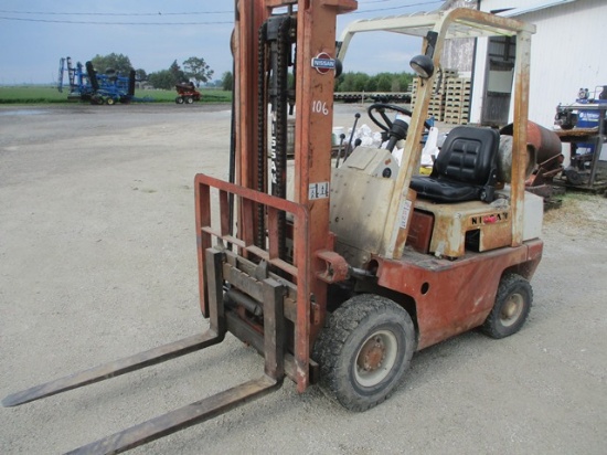 NISSON 4K PNEUMATIC TIRE PROPANE FORKLIFT