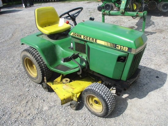 JD 318 GARDEN TRACTOR