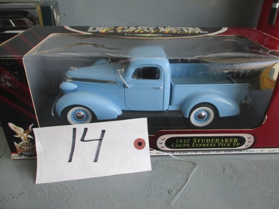 ROAD SIGNATURE 1/18 SCALE 1937 STUDEBACKER COUPE