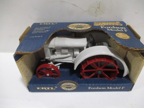 1/16 FORDSON MODEL F SPECIAL EDITION ERTL (NIB)