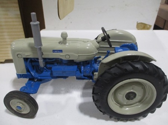 1/16 FORD 5000 SUPER MAJOR TRACTOR COLLECTOR'S EDITION ERTL (NIB)
