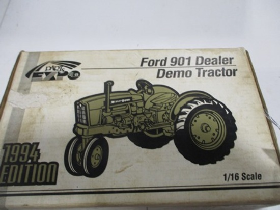 1/16 FORD 901 DEALER DEMO TRACTOR 1994 EDITION ERTL (NIB)