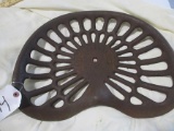 DEERING CAST SEAT