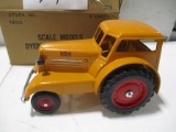 1/16 MINNEAPOLIS-MOLINE COMFORT UDLX SCALE MODEL W/ BOX