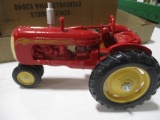 1/16 1987 COCKSHUTT 40 SCALE MODEL W/ BOX
