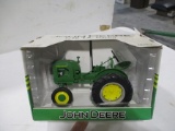 1/16 JD LA TRACTOR SPECCAST (NIB)
