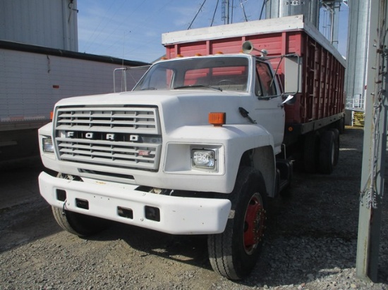 1984 FORD F800 TRUCK w/ 20' BED
