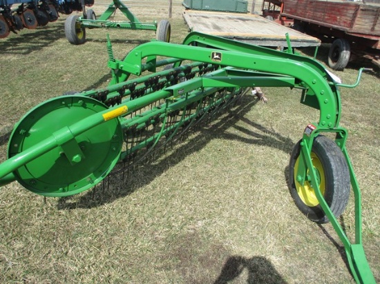 JD 572 HAY RAKE