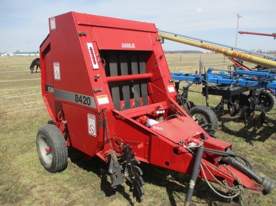 IH 8420 BALER